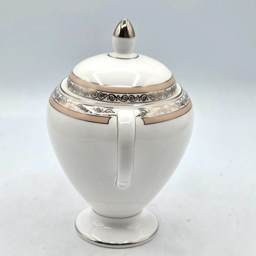 Wedgwood Verona White‎ Bone China Globe Shape Sugar Bowl with Lid ENGLAND